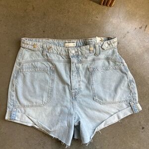 Free people Palmer light wash denim shorts size 32